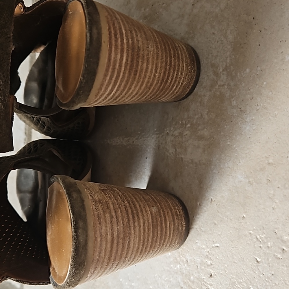 Shoes - Picture 4 of 5
